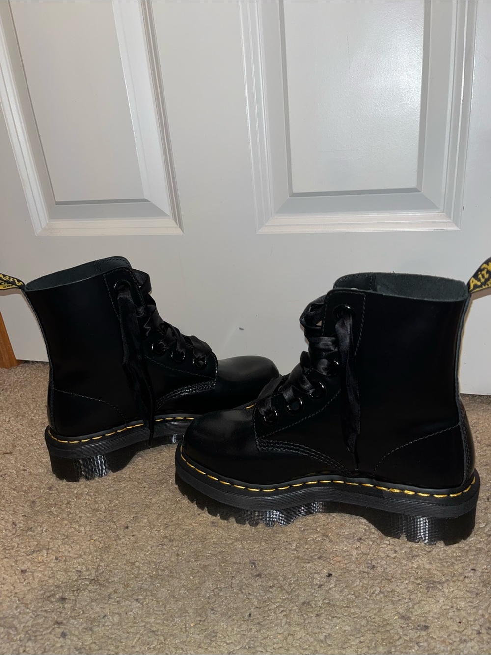 NWOT Dr Martens Molly Platform Boots with satin laces size 9 - Picture 7 of 7